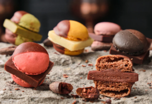 Chocolate-Pistachio-Coffee-Blood-orange-Creme-brulee-Earl-–-MAMEIL-NAMA-CHOCOLATE-MACARON-マメイル-生チョコレートマカロン専門店-03-09-1